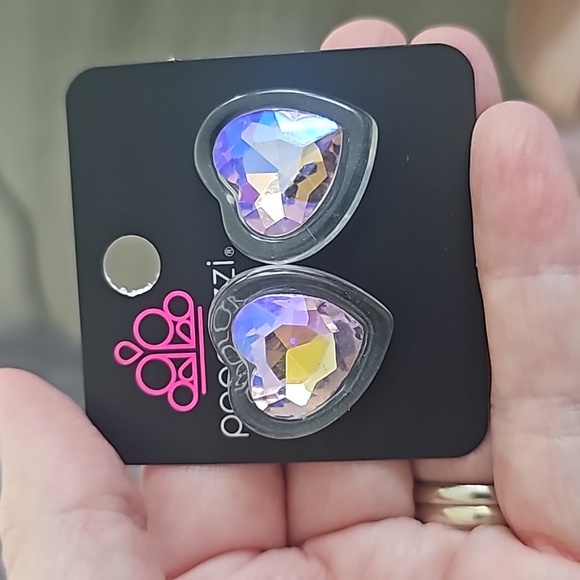 Heart Pounding Haute Purple Earrings Post NWT - Picture 3 of 3